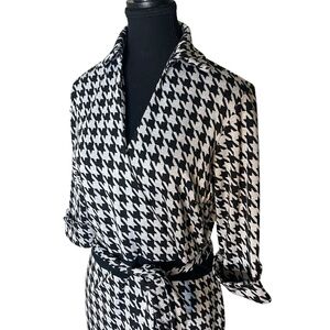 EMMA & MICHELE Houndstooth Black Grey Dress Collar V Neck Size Medium
